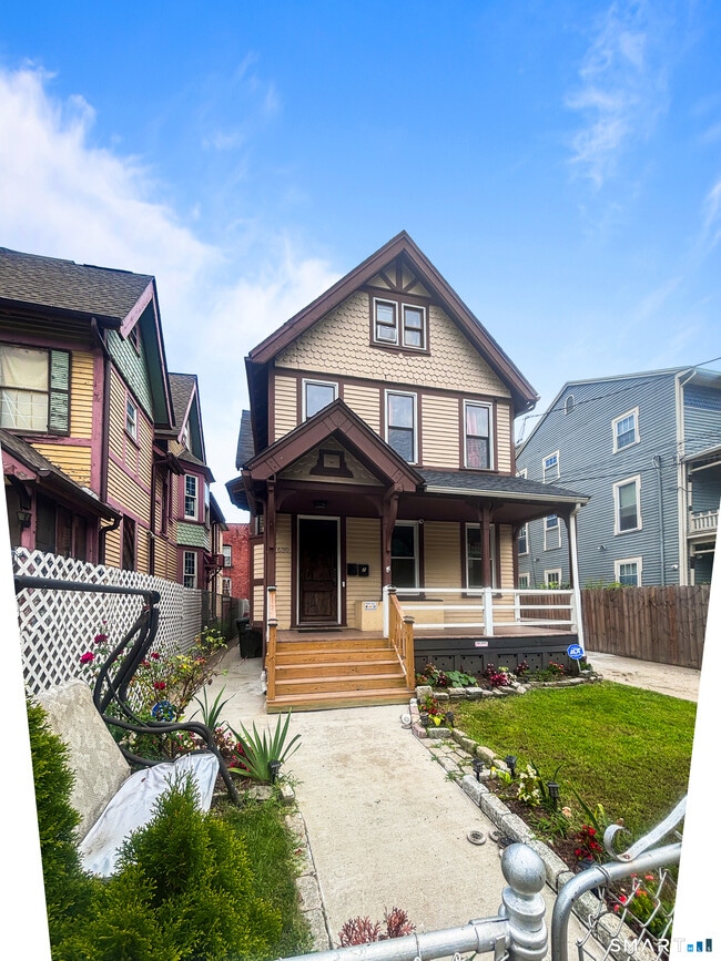 Building Photo - 630 Kossuth St Unit 1