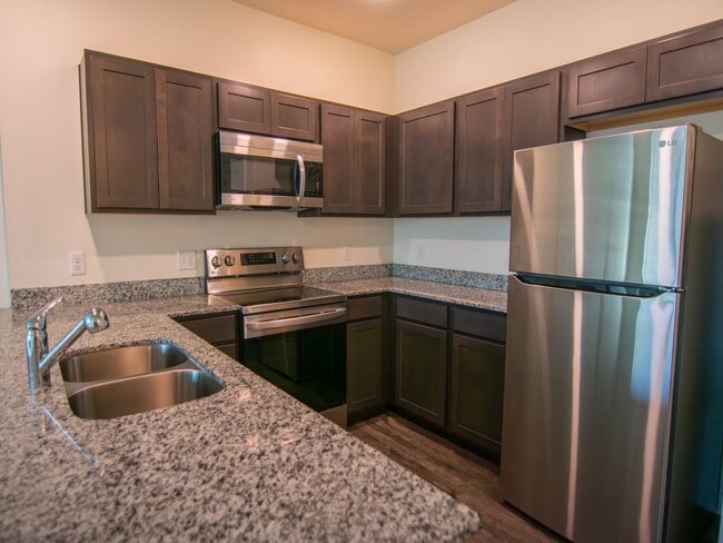 Photo - 7487 Geraint St