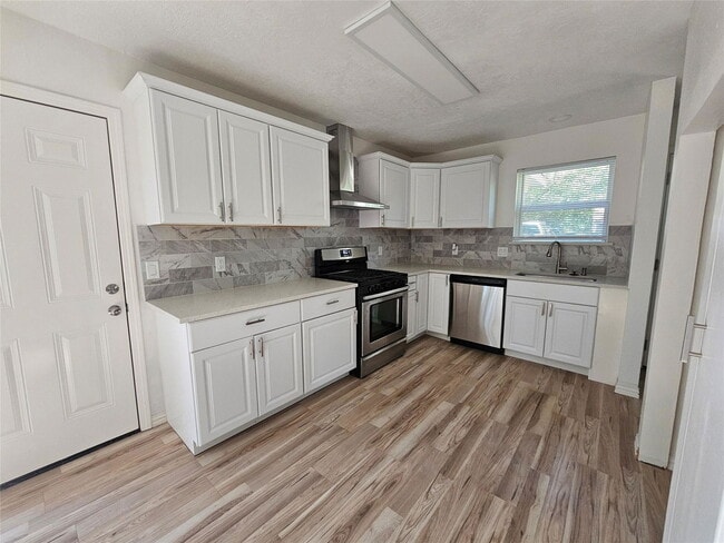 Building Photo - 105 E Wavy Oak Cir