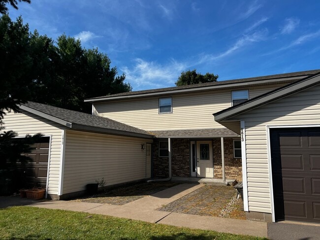 Photo - 1613 Redwood Dr