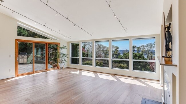 Photo - 5bd/5ba Mercer Island Home