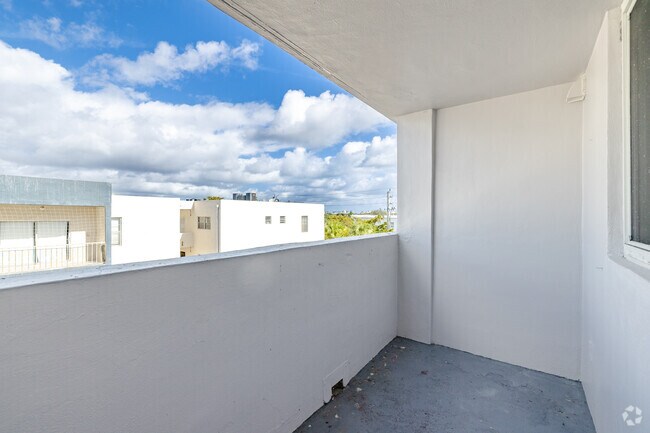 2BD, 2BA - 1,007SF - Balcony