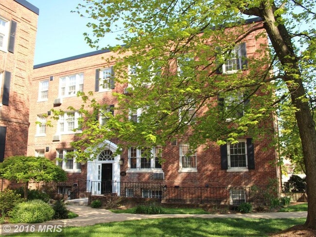 Photo - 4471 MacArthur Blvd NW Unit 103