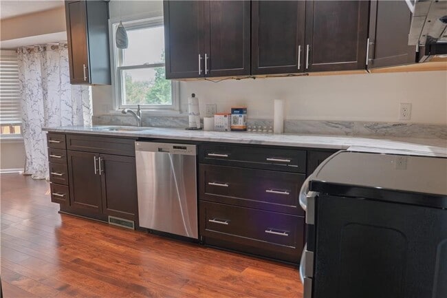 Photo - 217 Wycliff Dr