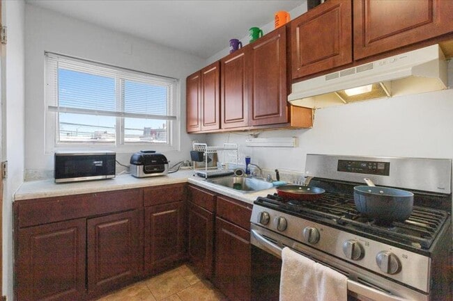 Building Photo - 1 bedroom in Chicago IL 60626 Unit 3B Rental