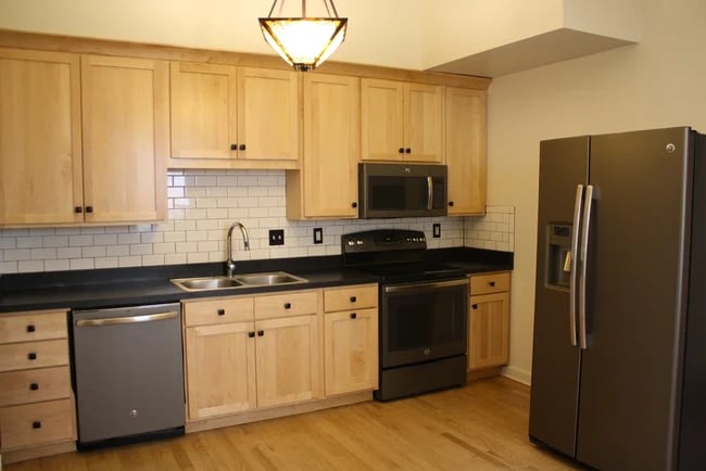 Photo - 221 E 10th St