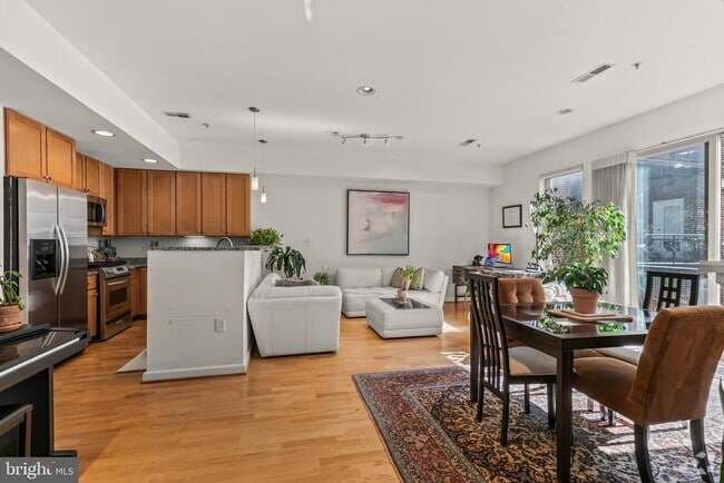 Building Photo - 1421-1423 Chapin St NW Unit 202 Rental
