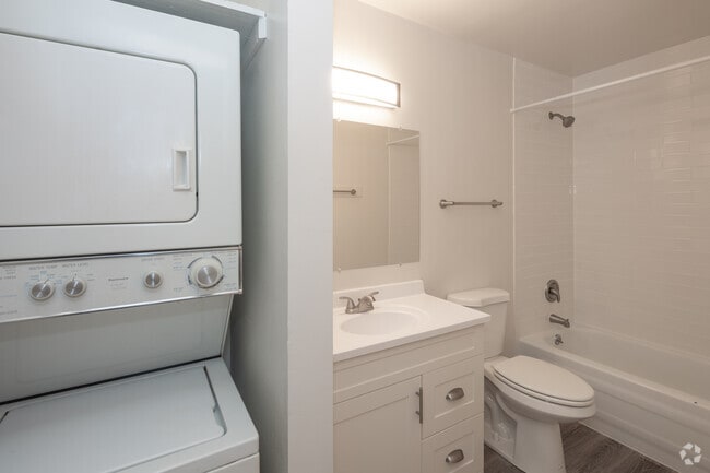 2BR, 1BA - 825 SF - Village West Apartments of Michigan City