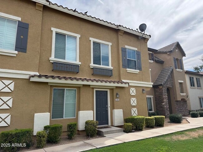 Photo - 104 W Laurel Ct