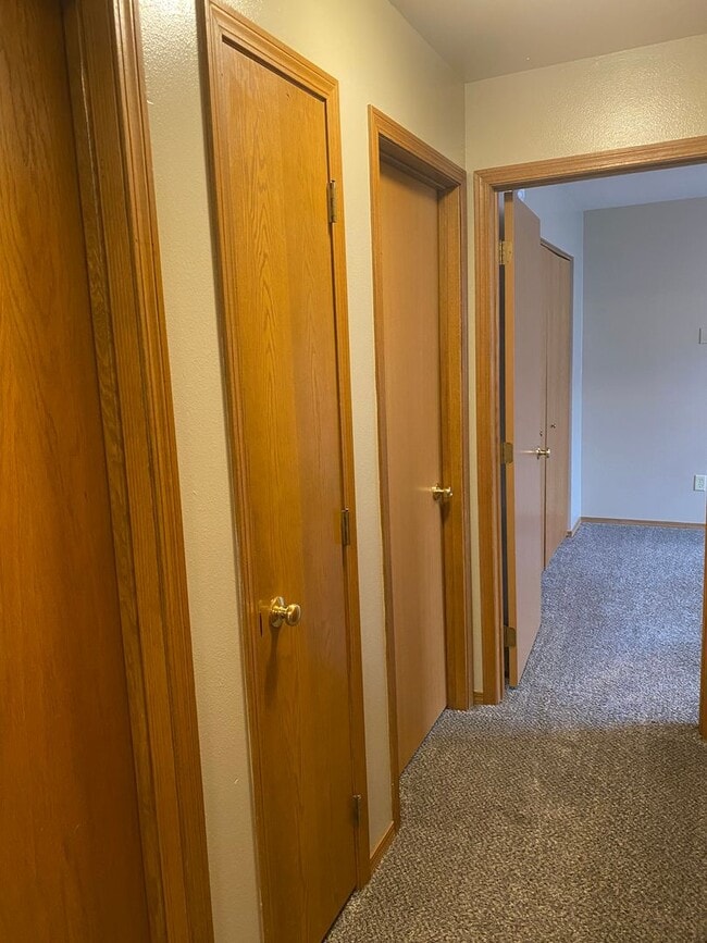 Photo - Everything You Want In One Selah Duplex- Vaulted Ceilings & A Garage!