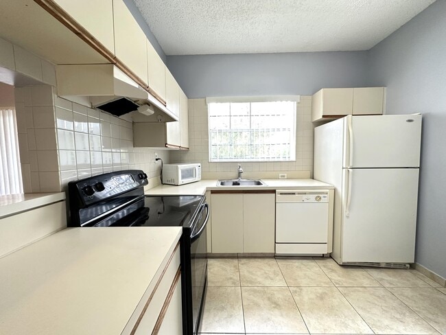 Photo - 640 Cypress Club Way Unit G