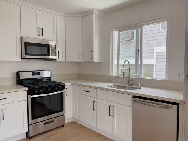 Sleek finishes - 1154 Cypress Ave Unit 1/2