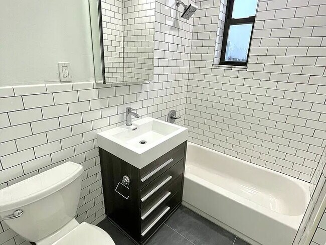 Photo - "Chic 1-Bedroom Retreat in Vibrant Williamsburg – Your Perfect Urban Oasis!"