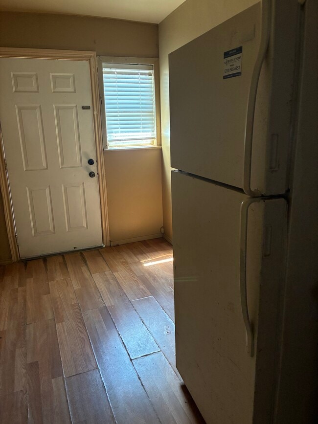 1883 Thompson Pl