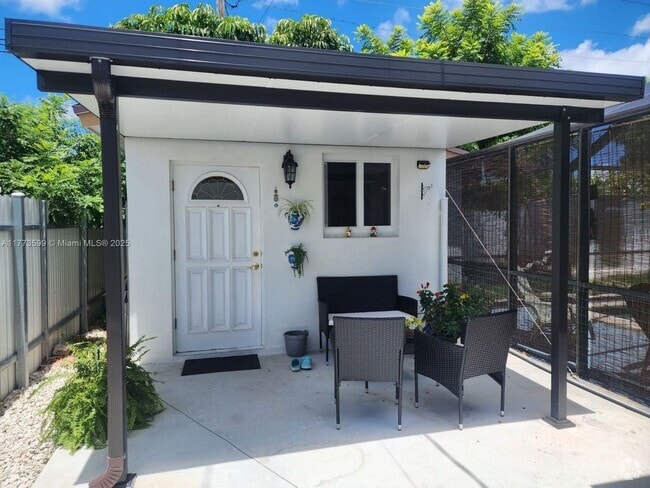 Building Photo - 20731 SW 117th Ave Unit 2-2 Rental