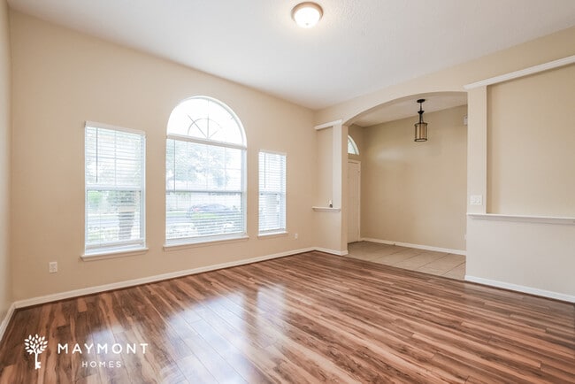 Photo - 909 Lake Lindley Dr N
