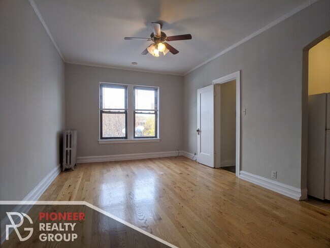 Photo - 4857 N Damen Ave