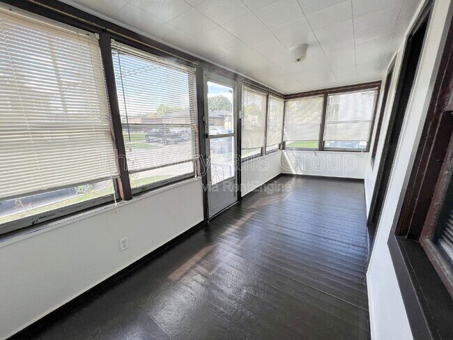 Photo - 230 Creve Coeur St