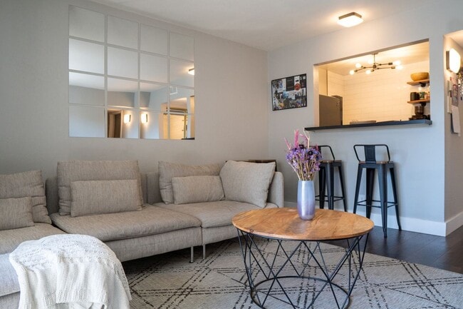 Photo - 430 N Civic Dr