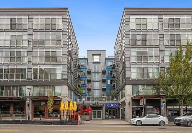 Building Photo - One-bedroom Condo right in the Heart of Capitol Hill!!!!!! Unit 405