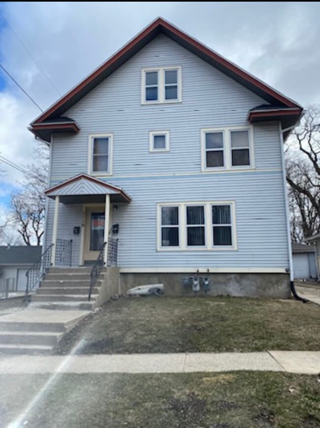 Building Photo - 1119 N Winnebago St Unit Upper