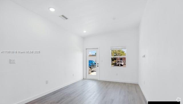 Building Photo - 511 SW 1st Ave Unit 1A Rental