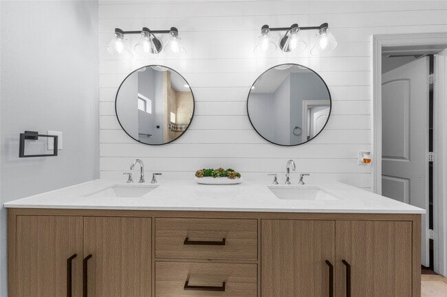 Photo - 4215 Lillian St