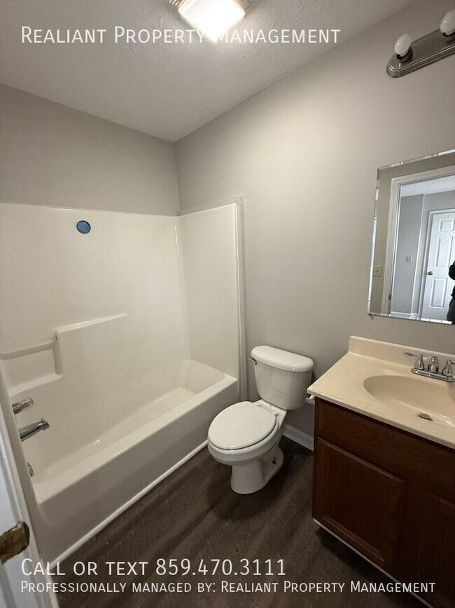 Photo - 221 Tanbark Dr