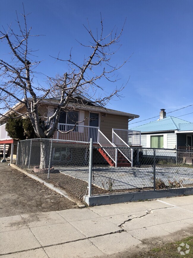 Building Photo - 916 Orondo Ave Rental