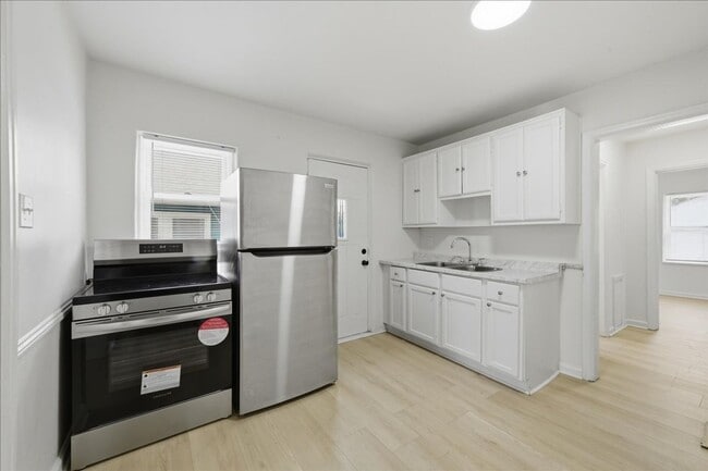 Photo - 1511-1511 N Chester Ave Unit 1511 N Chester Avenue
