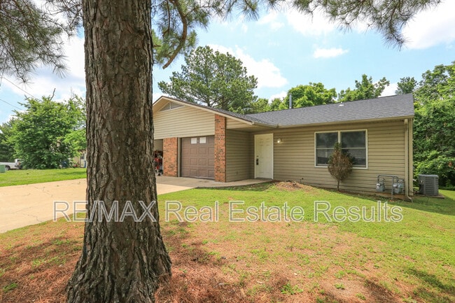 Photo - 205 White Oak Dr NE Unit C