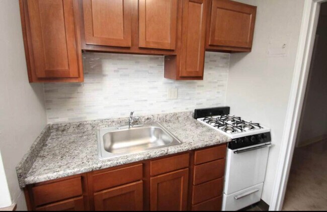 Photo - 2976 Voelkel Ave