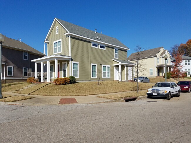 Photo - 645 Greenlaw Pl