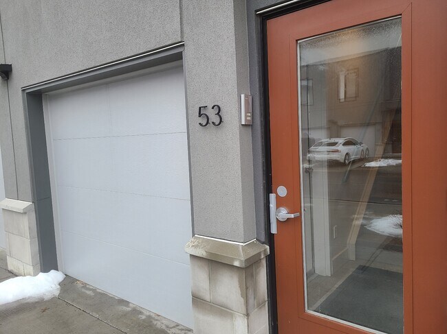 Photo - 550 Sandison St