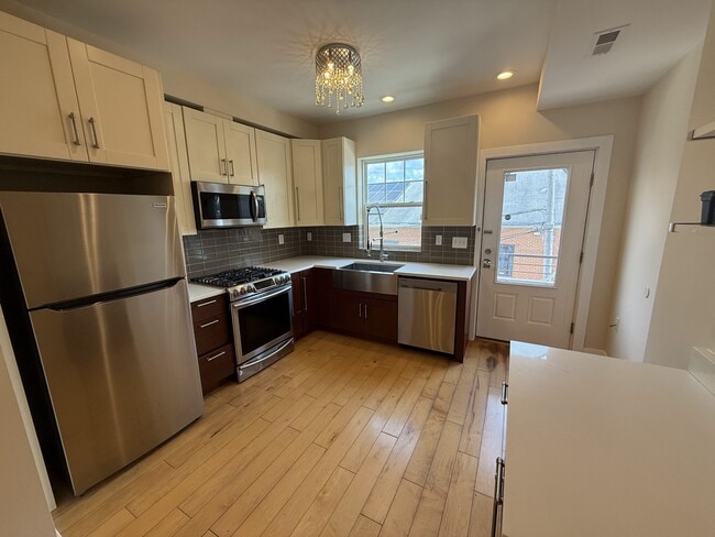 Photo - 707 18th St NE