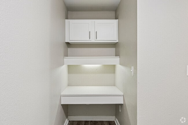 2 habitaciones, 2 baños - 978 pies cuadrados - Rincón de oficina