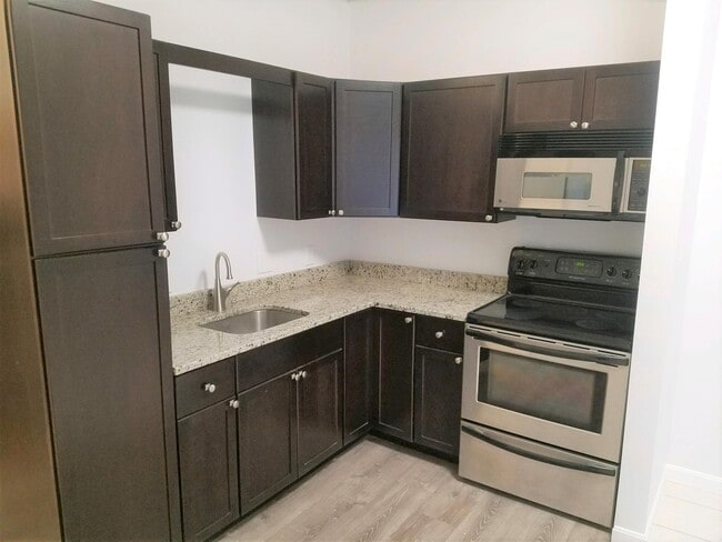 Building Photo - 4 Webster Ave Unit 2