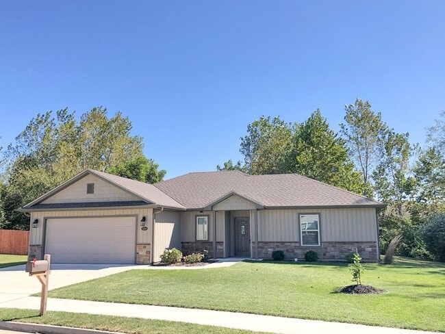 Like-New Ranch Home — 3 Bed / 2 Bath in Fo... - Like-New Ranch Home — 3 Bed / 2 Bath in Fo...