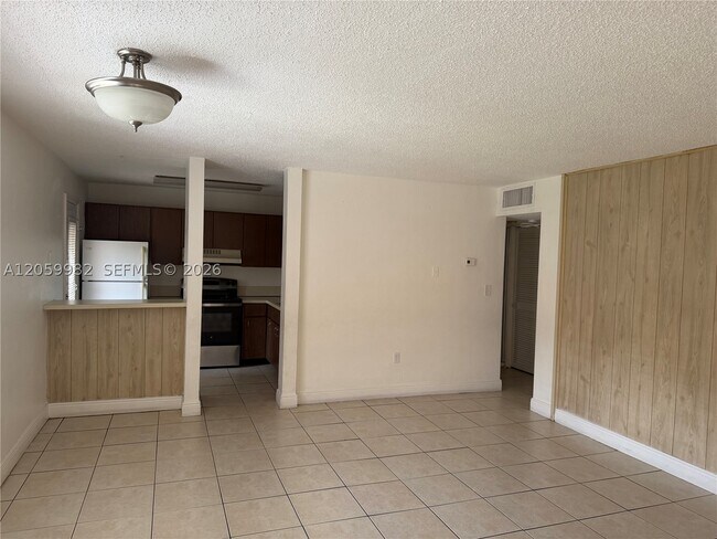 Building Photo - 5501 SW 77th Ct Unit 204C
