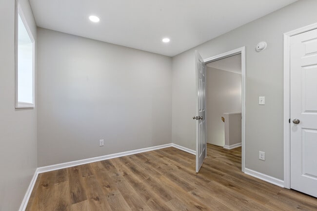 Photo - White Oak Apartments