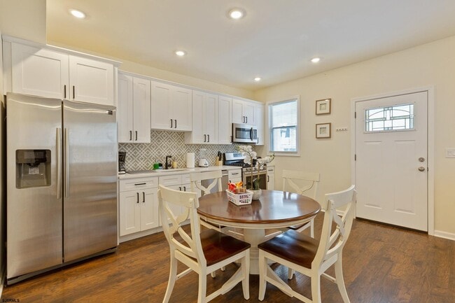 Photo - 4 N Oakland Ave Unit A