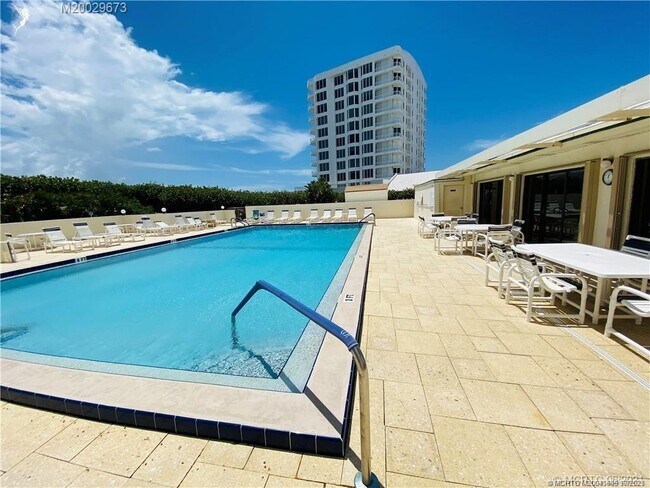 Photo - 10044 S Ocean Dr Unidad 308 Rental