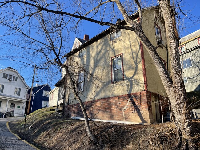 Building Photo - 387 Baird St Rental