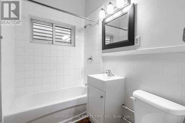 Photo - 221 Hamilton Rd Unit 3