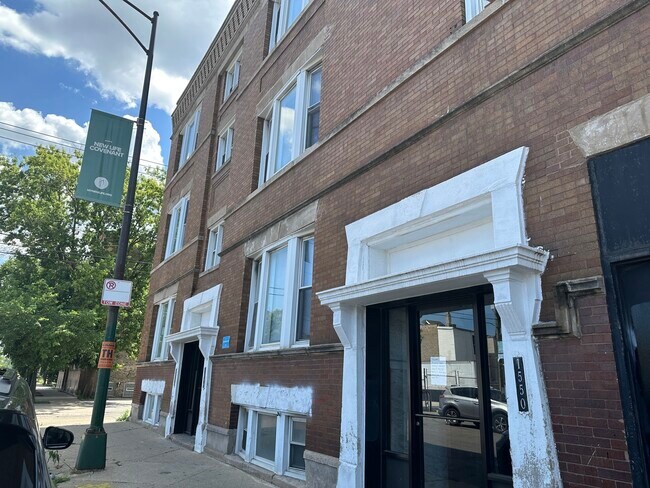 Building Photo - 1546 N Homan Ave. Unit 1