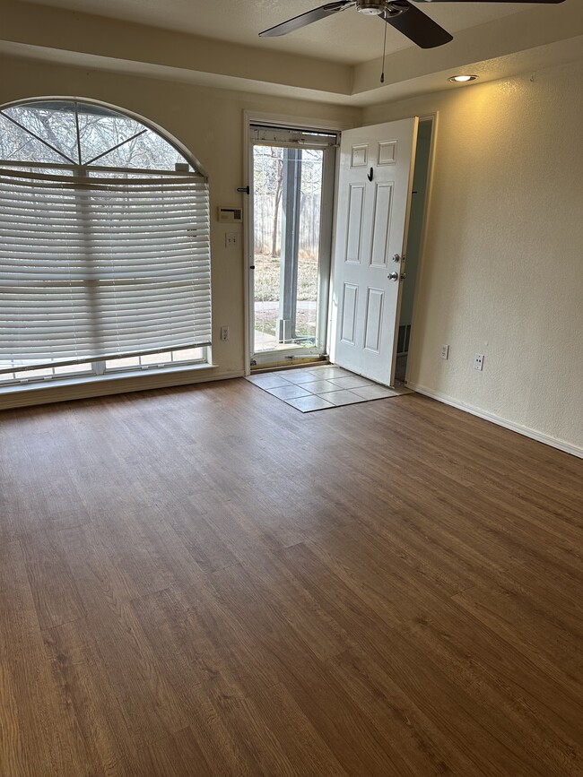 Entryway - 11525 N Meridian Ave Unit NA