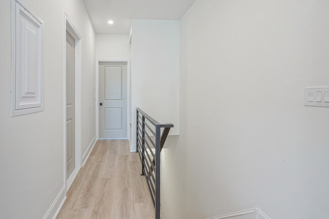 Photo - 2028 Moore St Unit 2