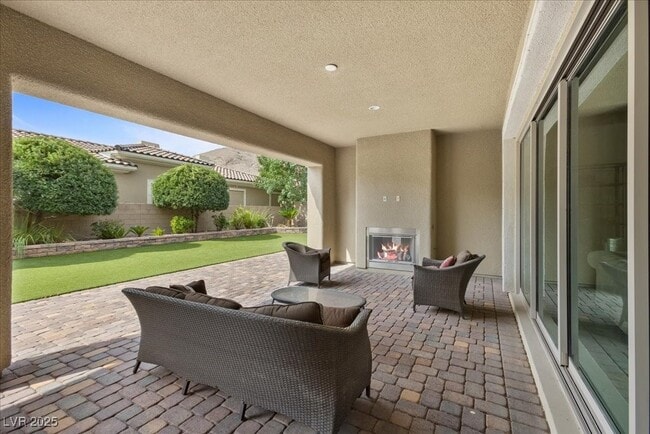 Building Photo - 11 Carolina Cherry Dr