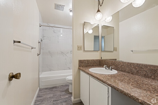 1BR, 1BA - 700SF - Bathroom - Villa Riviera Apartments