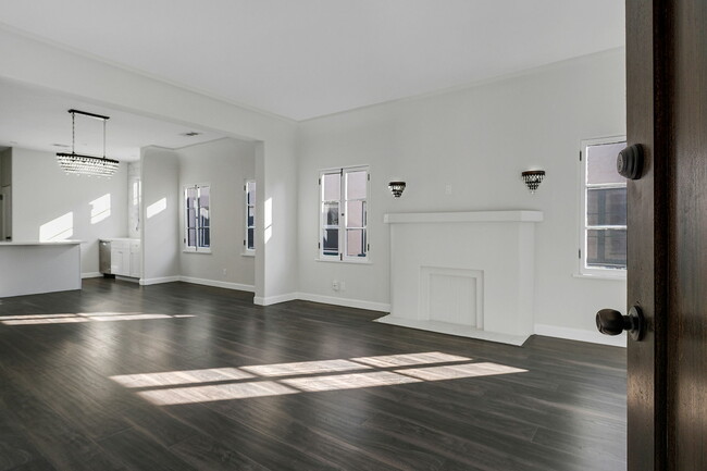 Photo - 410 N Genesee Ave